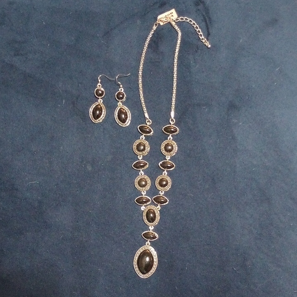 Elegant Black and Silver Jewelry Set